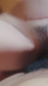 Stiefbroer neukt me en overstroomt mijn kleine poesje met sperma