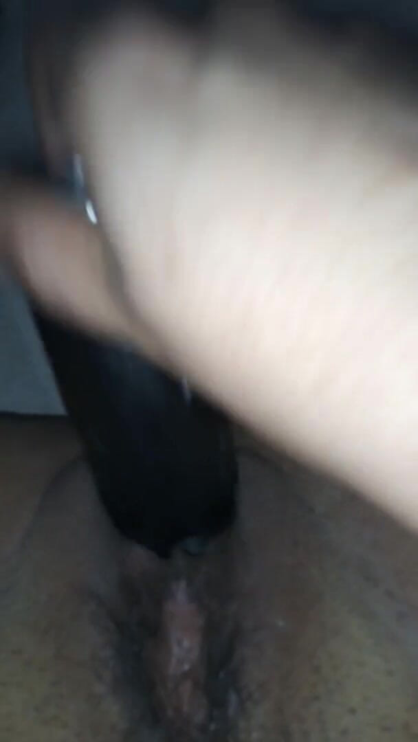 NastyNymphoMilf: Une MILF se masturbe par une grosse bite noire