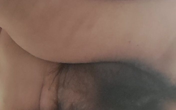 Mommy big hairy pussy: Olgun orta yaşlı seksi kadın domalıyor ve sikilebiliyor