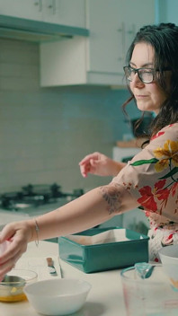Bake Me a Cake yang menampilkan Charlie Forde, Chasey Devil