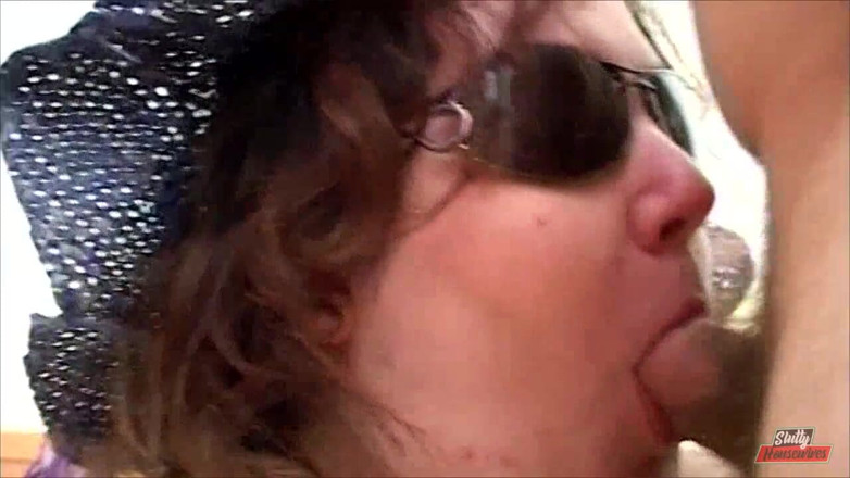 Vere Casalinghe Italia.: BBW chick gets a warm load in her mouth in...