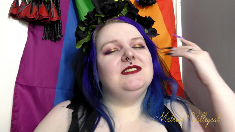 Mxtress Valleycat: Blow my nails