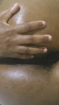 Chicas de gran culo provocando y mostrando sus curvas