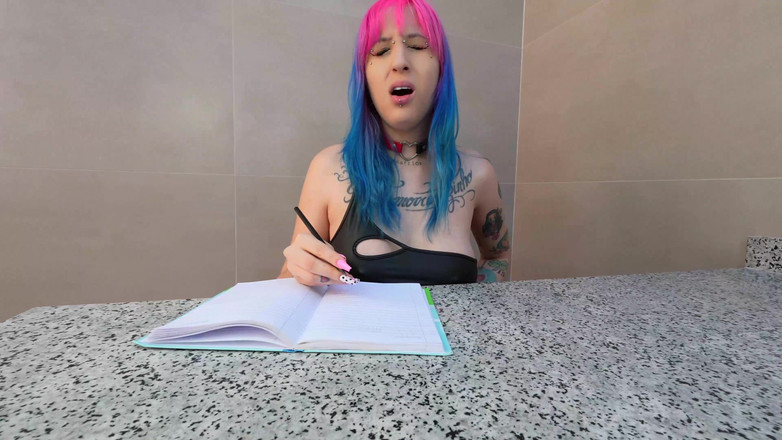 All about pee: Cewek-cewek super sange lagi asik kencing sendirian sambil kencing di...