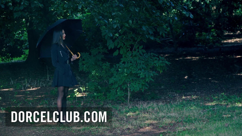 Dorcel Club: Güzel esmer Cassie del Isla ile ateşli üçlü seks