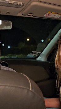 Fomos às compras com um casal de amigos no carro e os Quatro de Nós acabaram fazendo sexo no carro.