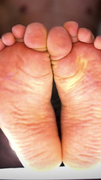 私の足があなたの心を支配する