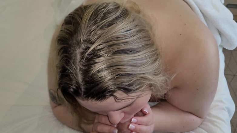 Peach Desert: Creampie từ một nhân viên khách sạn