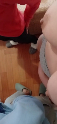 Trei studente lesbiene se masturbează și ejaculează rapid
