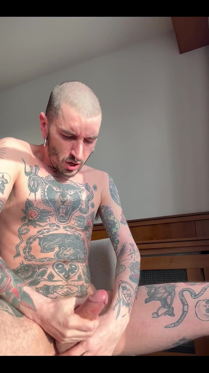 Stallion papi: Assista me masturbando no meu quarto de hotel