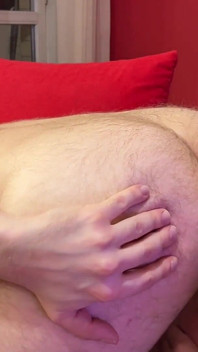 Elle me lèche le trou du cul, me suce une bite et se fait éjaculer sur le visage - j’adore ça