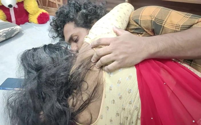 Vaishnavysharunraj: Vermelho meia saree lambendo umbigo - romance