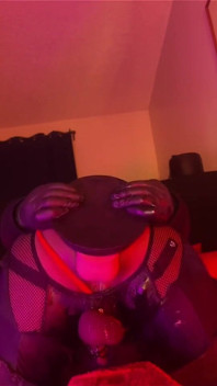 Femboy jalang seksi ternganga lubang dengan dildo besar - main punggung berkrim jahat