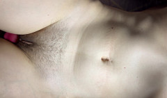 LolaLola: 目が覚めると、毛深い近写で大きな射精がして擦れていました