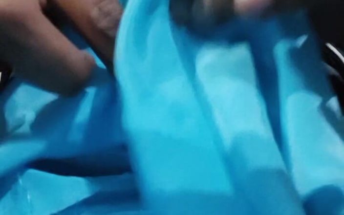 Satin and silky: Chachi&amp;#039;nin mavi yaraklı saten ipeksi şalvarıyla yarak kafasını ovuyor (38)