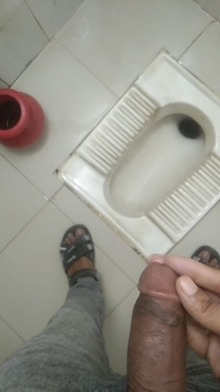 Viral_tiktokar: I Went to the Office Bathroom and Beat Myself up