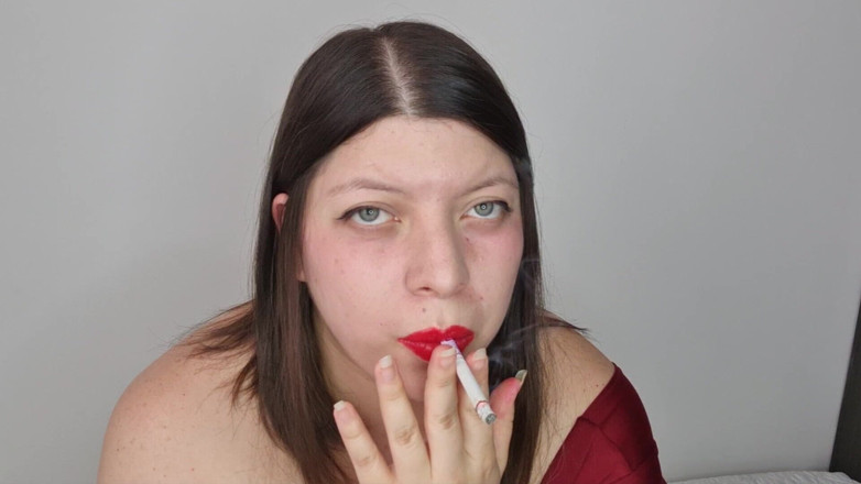 Alice H: Smoking Close-up
