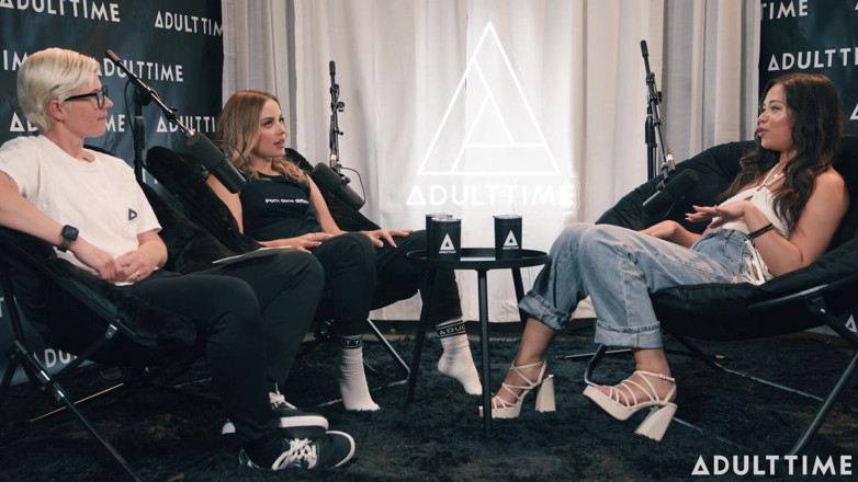Adult Time Podcast: Scarlett Alexis и Anna Claire Clouds Ручки и Mile High Club | Время для взрослых, подкаст