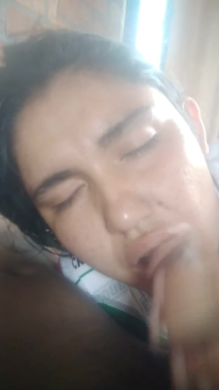 E-Alfa: Üvey erkek kardeşimin yarağını emiyor