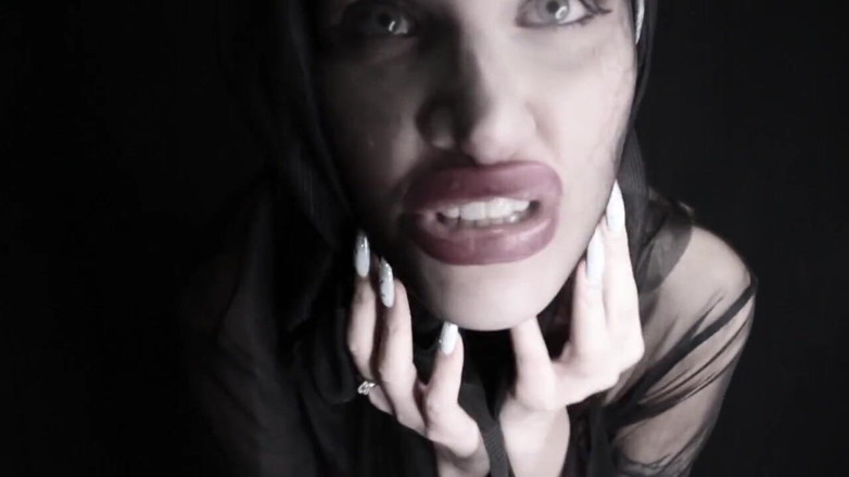 Lady Mesmeratrix Official: Diva del Tubo este o călugăriță întunecată