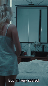 Üvey baba üvey annesi aynı yataktayken üvey kızı Jessie Ames'i sikecek ve içine boşalacak mı?