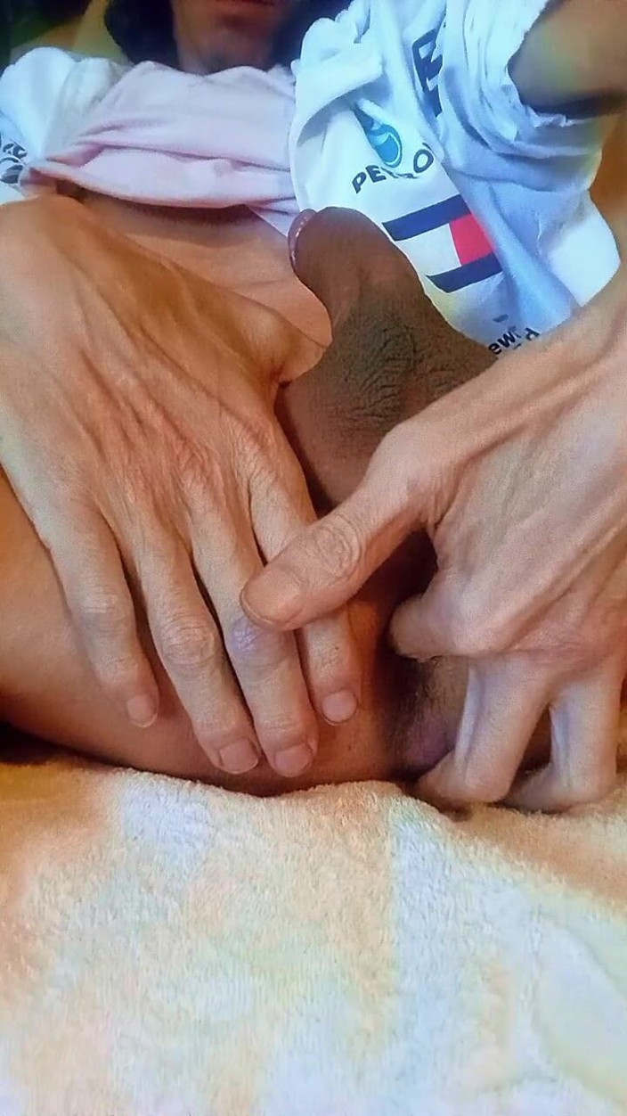 Fuzileiro: Mon anus vierge, sentant délicieusement les premiers doigts, vient me...