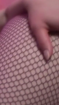 MILF mit verbundenen augen von mehreren pulsierenden schwänzen überwältigt
