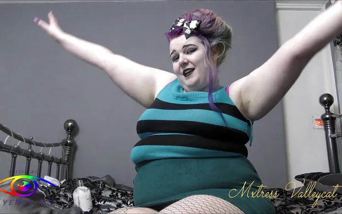 Mxtress Valleycat: Tattooed punk findom