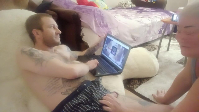 Zona901: I play on the computer I get jerked off and...