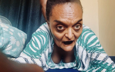 BongoXXX: La Abuela Dijo "lemme Sostiene Esta Cámara Para Ti, No Te...