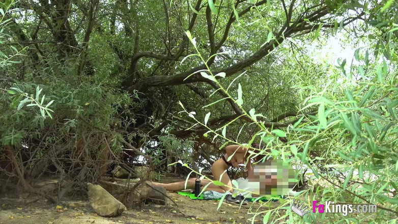 FAKings: クルージングとビーチでのセックス。エレナ・デ・ラ・ベガが公の場で水浴び客と偽装でセックス