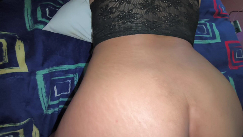 Moo DBOXXX: Kiliseye gitmeden önce üvey annem ve ben sabah seksi yapıyoruz, seks bağımlısı...