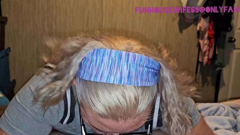 Funhousewife69: Blondynki dają najlepszą głowę lol i niesamowite kurwa Titty