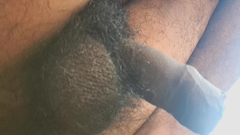 Desi_Porn_India: Caldo ragazzo indiano che piscia da solo
