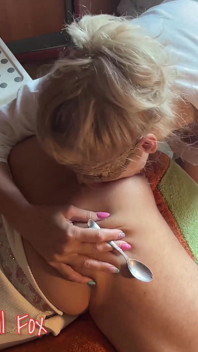 La Rubia Dominante Axell Se Come El Hermoso Culo De Su Novio. Fetiche De Culo, Comida Porno Con Preñada Y Chupada De Culo.