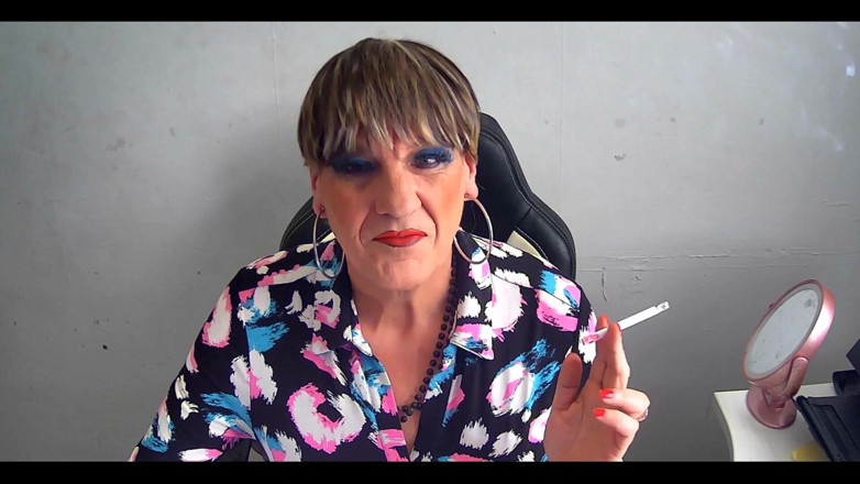 Mature Tina TV: 흡연