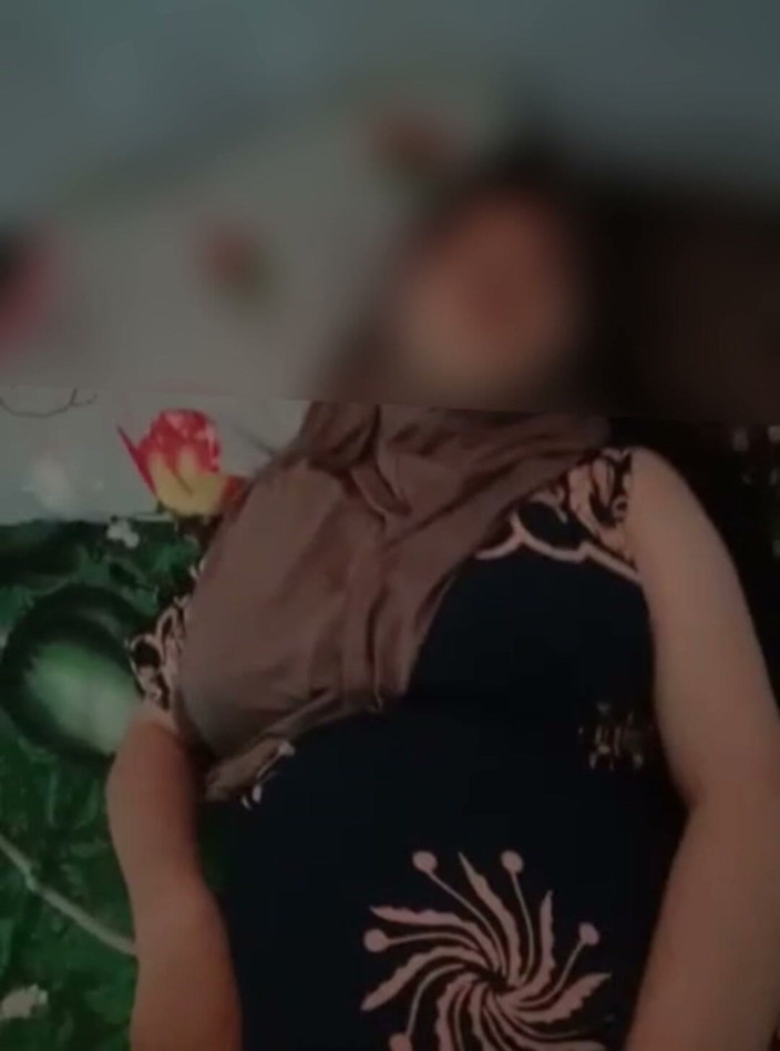 Famly sex: Зітхання сільської дівчини в хіджабі справді дуже смачне, частина 2