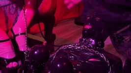 Gummi &Ava Fetishart Ge Perv en Latex Footjob Del 1