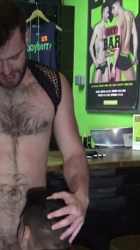 Pohledný Latino s krásným zadkem na sex