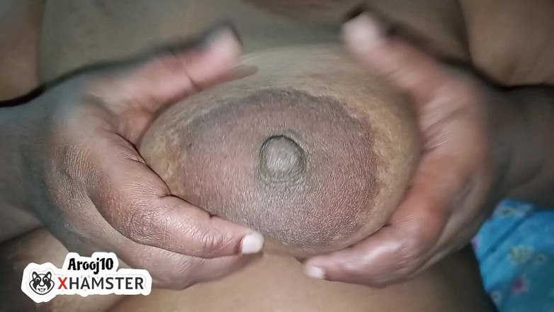 Arooj10: Sâni mari de negresă naturală de aproape