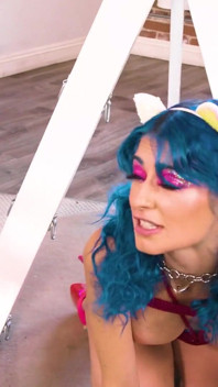 Adult Time - lezbiyen sahibe Madeline Marlowe doğum günü için yaramaz sub jewelz blu'yu domine ediyor!