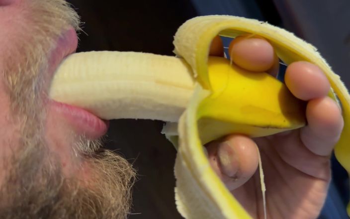 Fem Bi: Návod, jak děvka správně jí banán