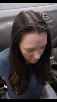자지를 빨고 내 발바닥에 짐을 싣고 체포에서 벗어나기