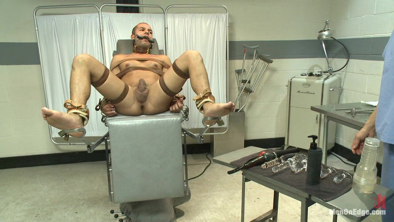 Men on Edge: Carter West se fait examiner médicalement et se fait baiser...