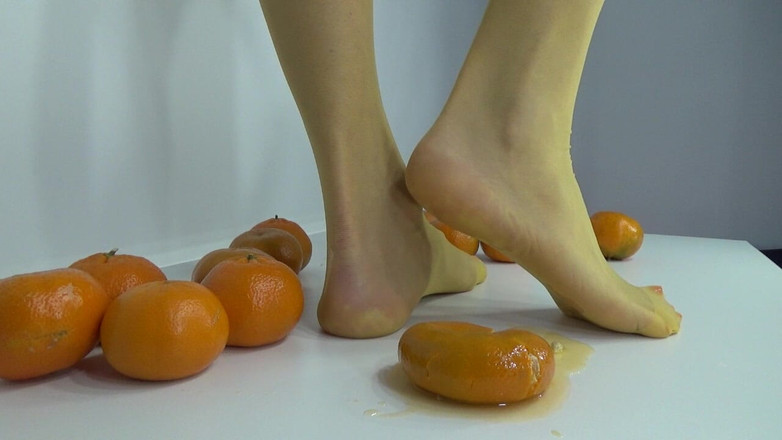 AnnaBUST: Ik Trap Mandarijnen in Nylon Kousen