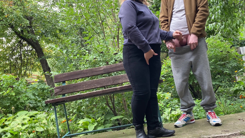 OurFetishLife: Porra na bunda grande milf em jeans no parque