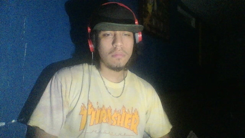 AlexAlejandro13: Vor der Webcam