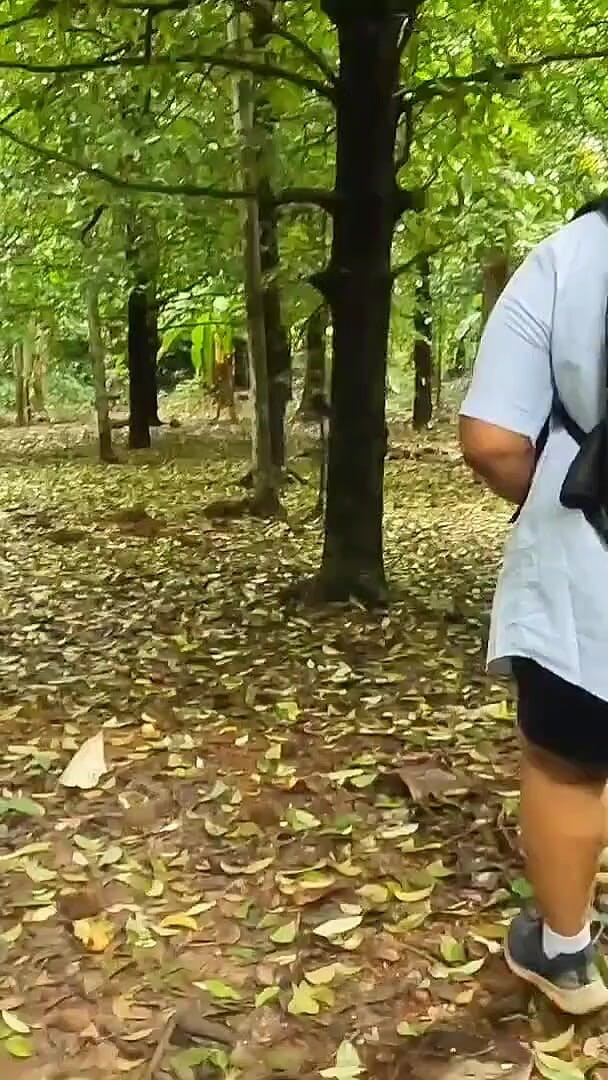 Anne Ipe: aakasmik nagn ghoomna, gol-matol larki jangal men poori tarah se...