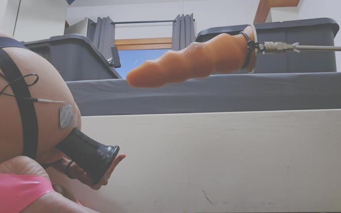 Chastitybeltboy: 핑크 라텍스 스타킹을 신은 채 순결을 다하는 남자
