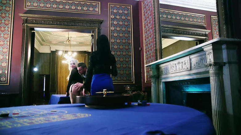 DaringPureXXX: Erotica de cazinou